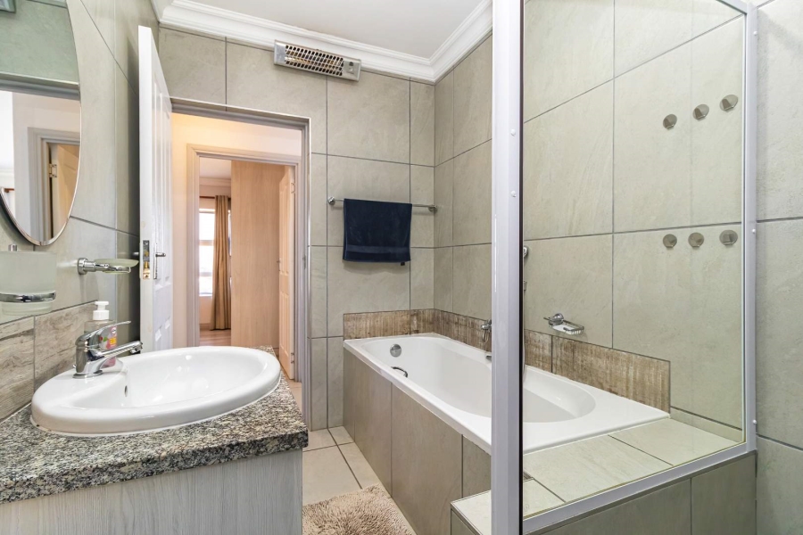 3 Bedroom Property for Sale in Hartenbos Heuwels Western Cape